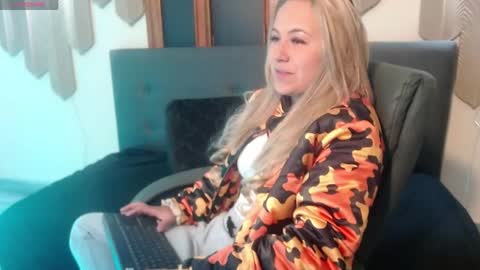 Snapshot of angel_white25 chatting on May 6, 2026, 12:21 pm Angel online show from May 6, 2026, 12:21 pm