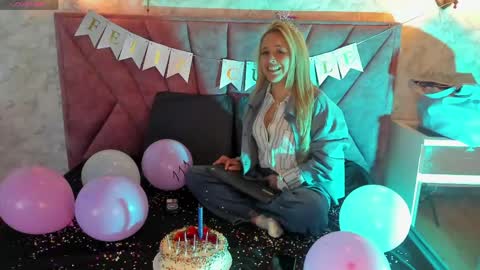 Snapshot of angel_white25 chatting on May 17, 2026, 11:50 am Angel online show from May 17, 2026, 11:50 am