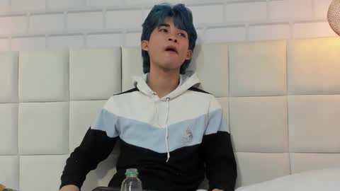 Angel  online show from November 28, 2025, 9:50 pm