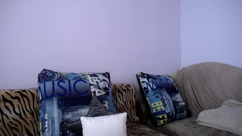 Snapshot of angel_zoe77 chatting on April 21, 2026, 8:42 am Zoe online show from April 21, 2026, 8:42 am
