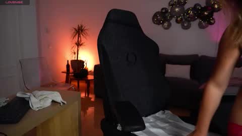 Angela online show from April 9, 2026, 9:20 pm