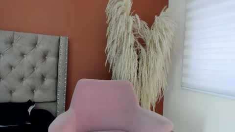 Ange online show from October 30, 2025, 7:36 pm