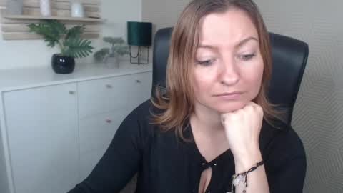 Angela online show from September 24, 2025, 7:12 am