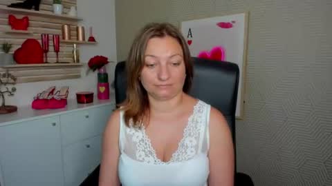 Snapshot of angela_samt chatting on July 20, 2026, 10:39 am Angela online show from July 20, 2026, 10:39 am