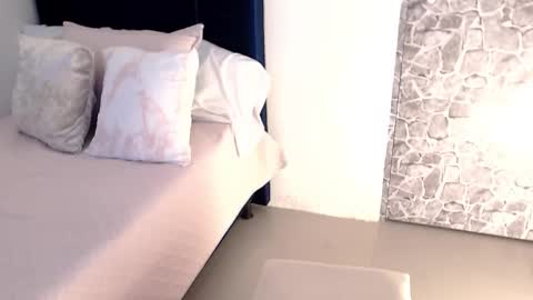 Angela online show from September 16, 2025, 6:31 pm