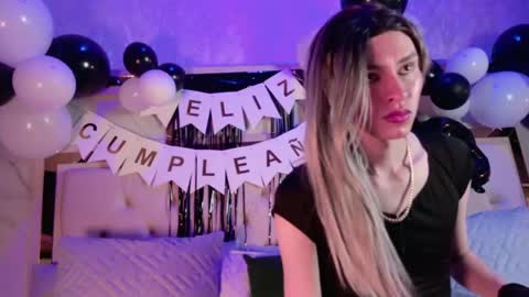 Snapshot of angela_white22 chatting on May 18, 2026, 3:51 pm angela_white22 online show from May 18, 2026, 3:51 pm
