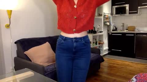 Angela online show from November 4, 2025, 4:28 pm