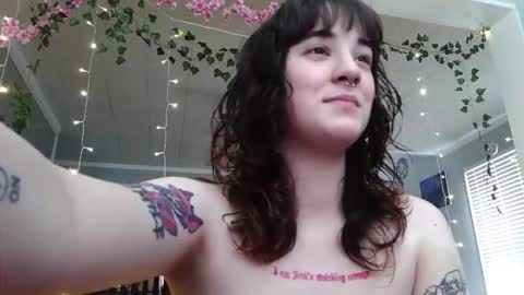 Snapshot of angelalice555 chatting on May 26, 2026, 10:17 pm angelalice555 online show from May 26, 2026, 10:17 pm