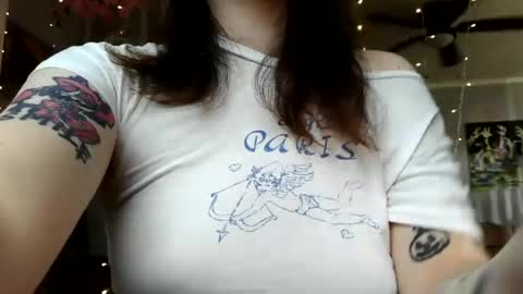 Snapshot of angelalice555 chatting on June 17, 2026, 6:53 pm angelalice555 online show from June 17, 2026, 6:53 pm