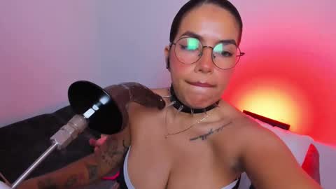 Snapshot of angelaricci chatting on October 3, 2025, 8:17 pm Angela Ricci online show from October 3, 2025, 8:17 pm