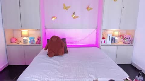 angelariverss online show from March 1, 2026, 12:18 pm