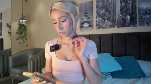 Snapshot of angelbae_ chatting on June 17, 2026, 1:19 am AngelBae online show from June 17, 2026, 1:19 am