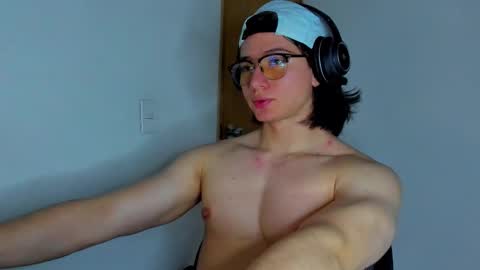 Angel Bennet online show from November 13, 2025, 10:41 pm