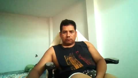 angeldavid90 online show from April 16, 2026, 9:39 pm