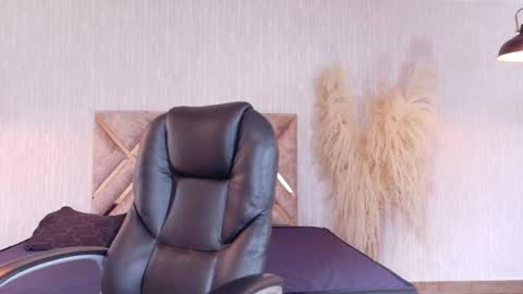 angel online show from April 7, 2026, 1:22 pm