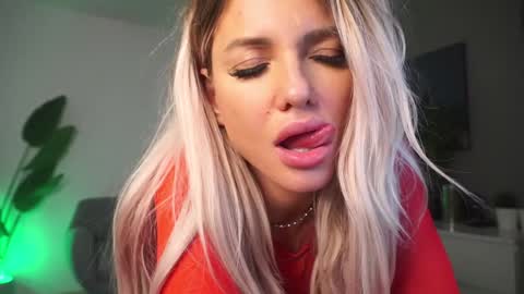 annita online show from December 25, 2024, 1:31 am