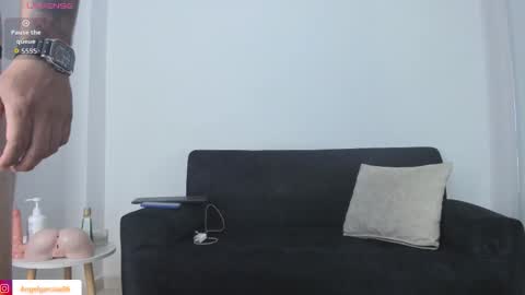 Angel online show from September 28, 2025, 10:15 pm