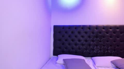 Angeli online show from November 13, 2025, 10:58 am