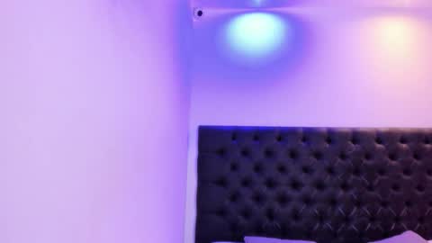 Angeli online show from November 17, 2025, 10:54 am