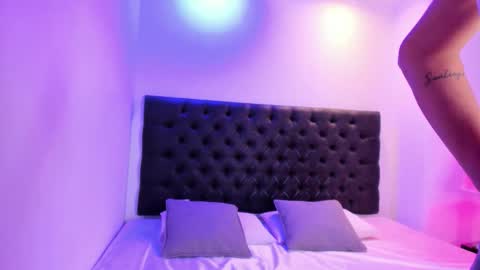 Angeli online show from December 5, 2025, 10:57 am