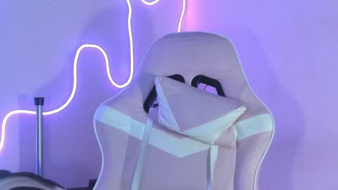 Snapshot of angeli_sexi chatting on February 6, 2025, 12:43 am Carolina online show from February 6, 2025, 12:43 am