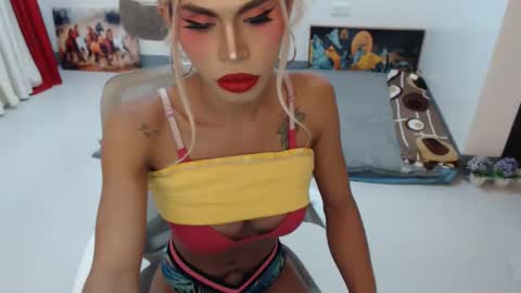 DIVINE ANGEL online show from October 20, 2025, 6:47 am