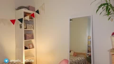 Snapshot of angelic_look chatting on May 10, 2026, 4:23 pm Daniel online show from May 10, 2026, 4:23 pm
