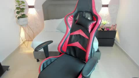 A N G E L I C A online show from February 21, 2025, 2:06 pm