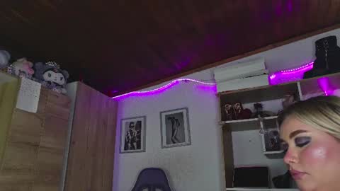 Snapshot of angelica_sparks chatting on July 13, 2026, 1:30 am Angelica Sparks online show from July 13, 2026, 1:30 am