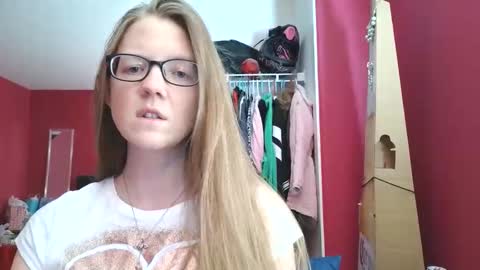 AngelicAngel online show from December 1, 2025, 7:52 pm