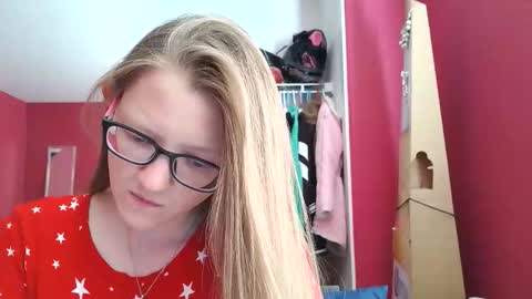 AngelicAngel online show from December 4, 2025, 10:40 pm