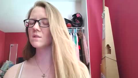 AngelicAngel online show from April 21, 2026, 1:42 am