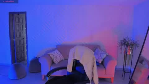  Angelica Vega  online show from November 11, 2025, 7:25 pm