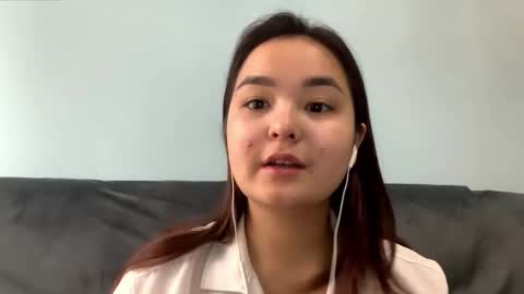 Snapshot of angelicuccello chatting on March 25, 2026, 8:31 am Kira is here now help me get 50 thumbs up pls online show from March 25, 2026, 8:31 am