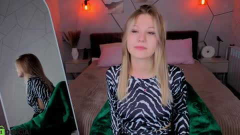 Snapshot of angelina_becker chatting on April 6, 2026, 1:14 am Angelina online show from April 6, 2026, 1:14 am