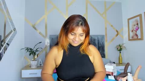 Snapshot of angelina_castro12 chatting on February 21, 2025, 3:23 am Angelina online show from February 21, 2025, 3:23 am