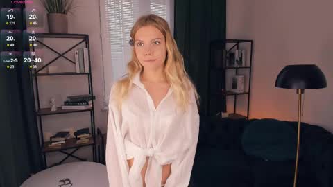 Snapshot of angelinahass chatting on May 29, 2026, 8:34 am Alice WOW online show from May 29, 2026, 8:34 am