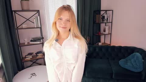 Snapshot of angelinahass chatting on May 30, 2026, 9:06 am Alice WOW online show from May 30, 2026, 9:06 am