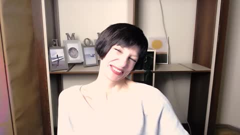 Angelina online show from November 17, 2025, 8:09 am