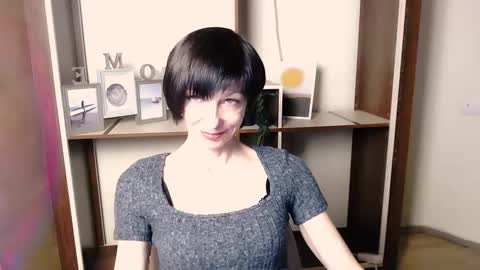 Angelina online show from November 28, 2025, 10:18 am