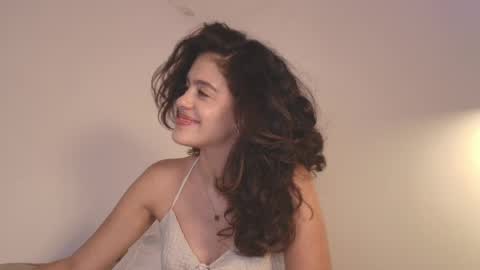 Snapshot of angelinarosss_ chatting on May 1, 2026, 12:04 am online show from May 1, 2026, 12:04 am