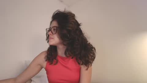 Snapshot of angelinarosss_ chatting on May 11, 2026, 7:44 pm online show from May 11, 2026, 7:44 pm