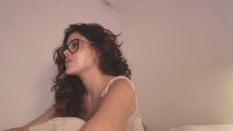 Snapshot of angelinarosss_ chatting on May 19, 2026, 1:56 am online show from May 19, 2026, 1:56 am