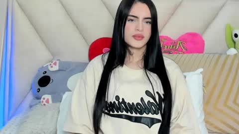 Angeline Smith  online show from December 11, 2024, 6:04 am