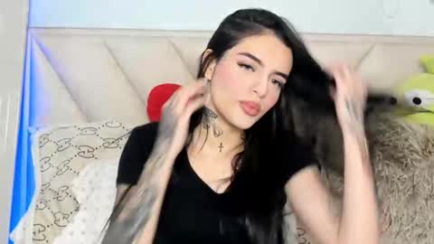 Angeline Smith  online show from February 11, 2025, 6:40 am