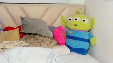 Angeline Smith  online show from March 4, 2025, 10:46 am