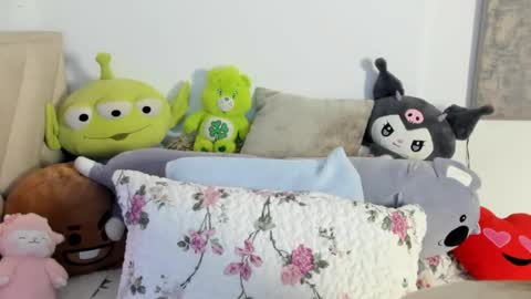 Angeline Smith  online show from October 5, 2025, 2:21 am