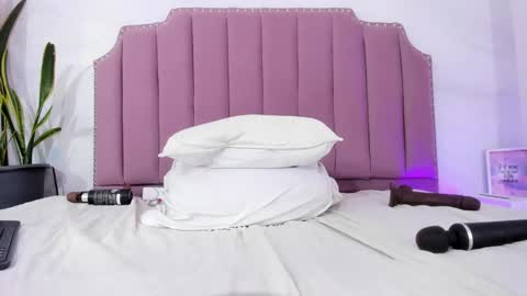 Angeline online show from January 31, 2025, 10:42 pm