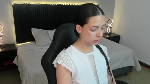 angeline_davies online show from October 28, 2025, 3:43 am