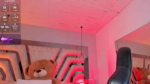 Angeline Heet online show from April 9, 2026, 9:31 pm